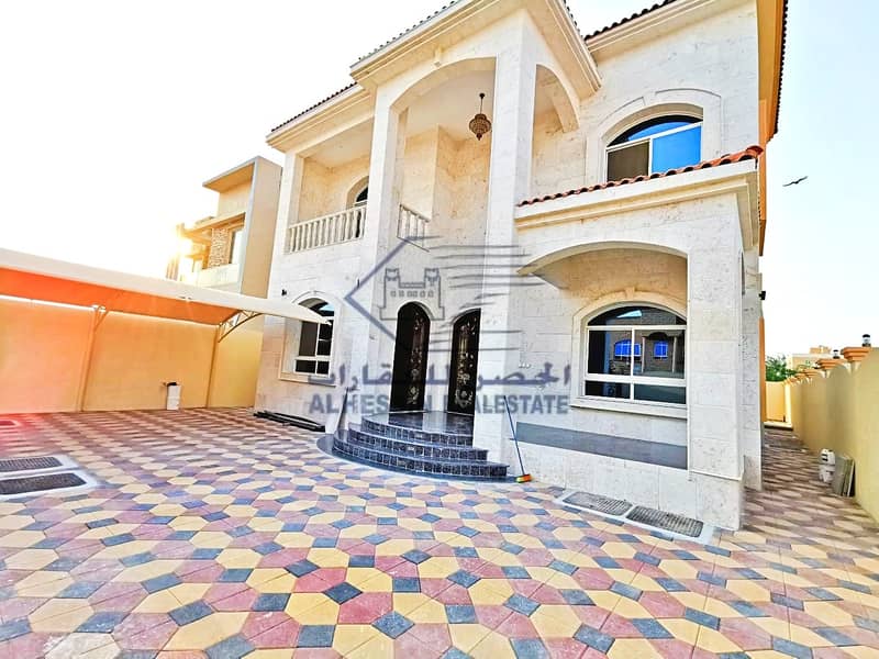 New villa Stone The corner of two streets Excellent location, personal finishing