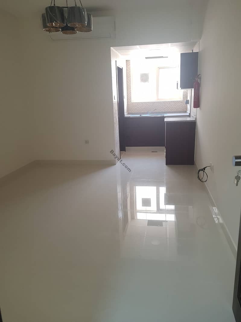 Very big studio in 18000 AED area 850sqft call now only for family
