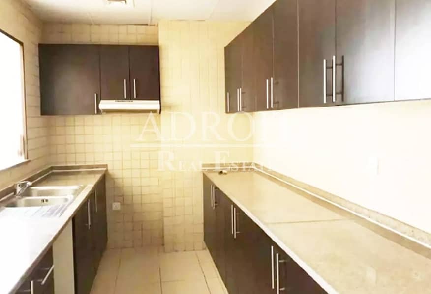 Beautiful & Spacious 3 BR Apt in Queue Point, Liwan | Call Now!!