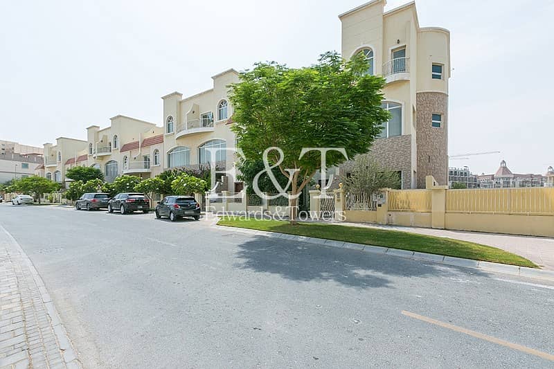 Four Beds TH | Close Kitchen | Communal Pool | JVC
