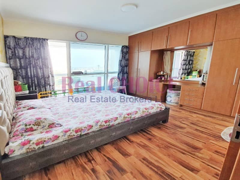 7 Flat with very less price|Front of metro station