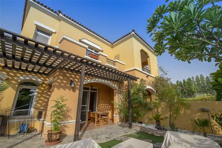 Single Row | Next To Lake | Landscaped Single Row | Next To Lake | Landscaped