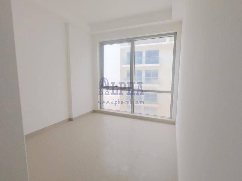 2 Luminous spacious apartment with one free month