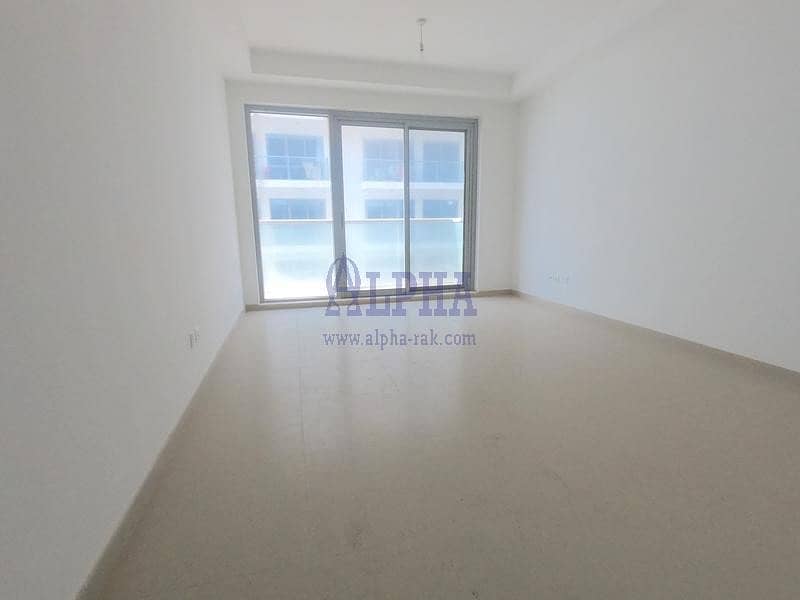 8 Luminous spacious apartment with one free month