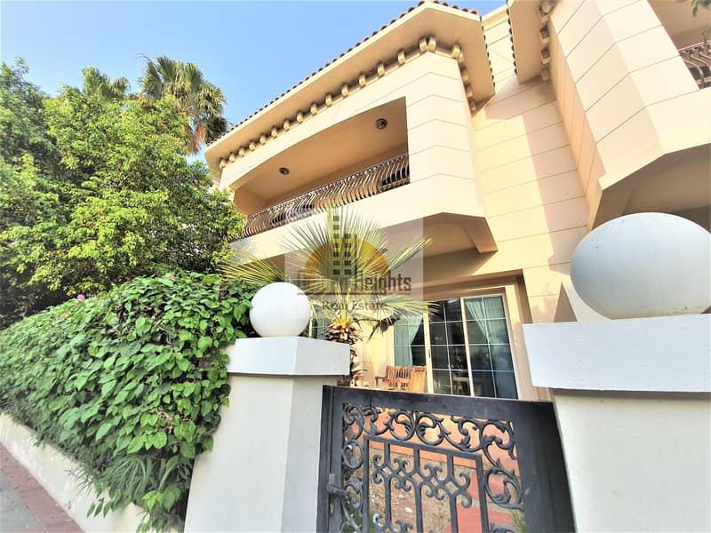 Gorgeous 4 Bedroom Villa in Umm Suqeim 2 for Rent
