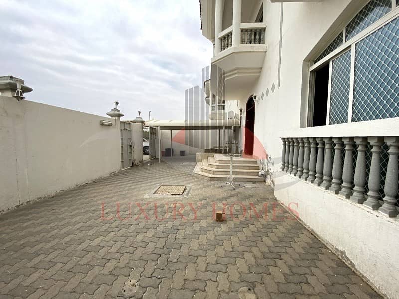 Good Location Main Road View Private Yard Good Location Main Road View Private Yard