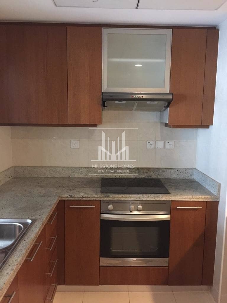 2 1 Bed + Study for Rent with Pool view in Standpoint.