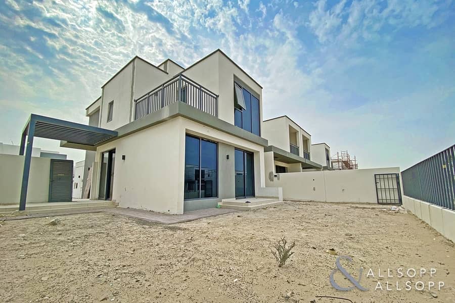 Next to Park and Pool | Brand New | 4 Beds