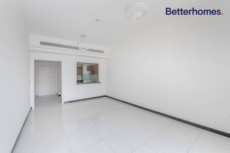 1BR Facing Pool|Very Bright|Opposite Circle Mall
