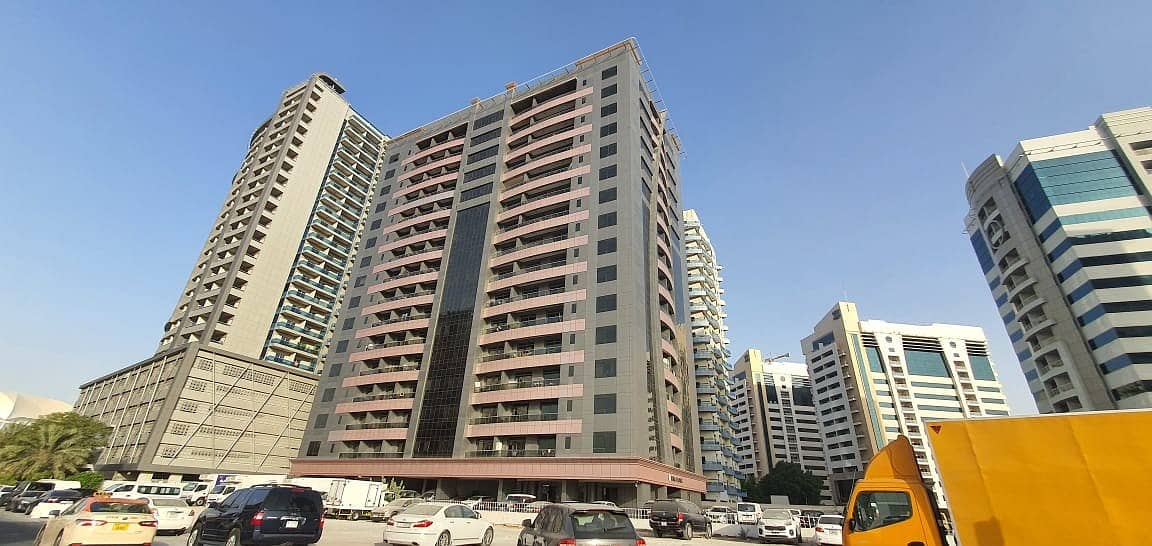 شقة في برج حمزة،مدينة دبي الرياضية 2 غرف 40000 درهم - 4752260