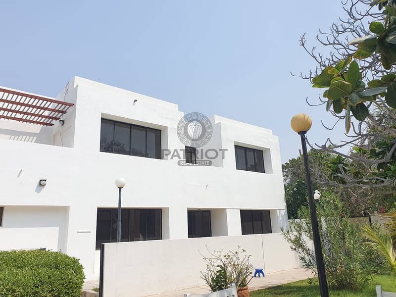 Upgraded Bright 4BR compound villa in Umm Suqeim