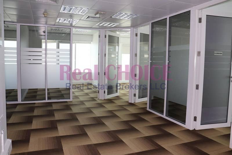 Spacious Fitted office in Sheikh Zayed Road