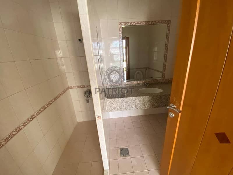 13 CLOSE TO LA MER 5BR MAIDS SHARED POOL COMPOUND IN JUMEIRAH 1