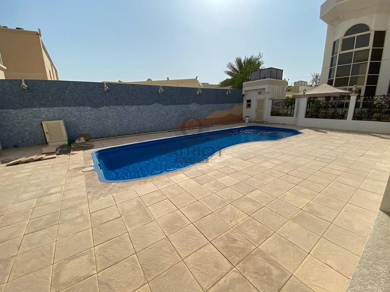 17 CLOSE TO LA MER 5BR MAIDS SHARED POOL COMPOUND IN JUMEIRAH 1