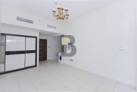 Compact Studio with Contemporary Kitchen in Studio City Compact Studio with Contemporary Kitchen in Studio City