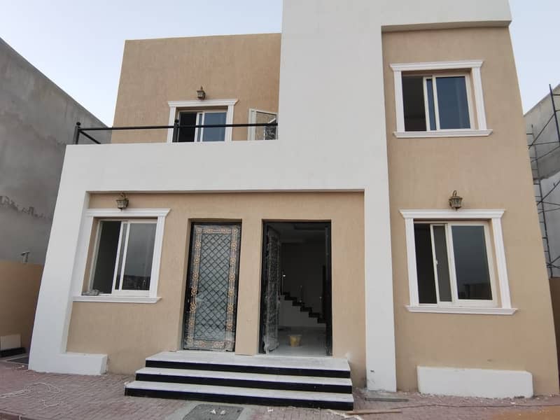 For sale two-storey villa with excellent price first inhabitant