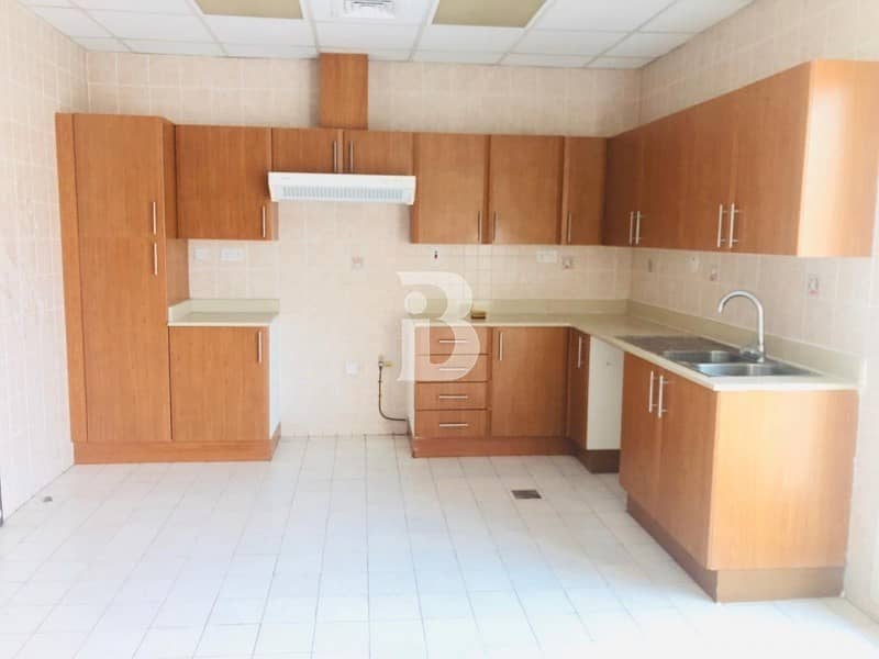 3 Great Location l 4 bed + Maid l Safa 1