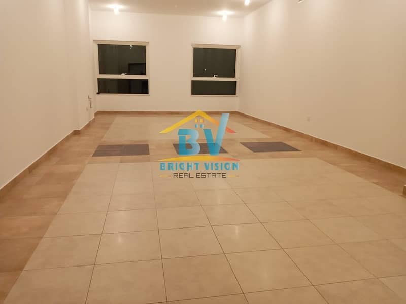 Delightful 3 Bedroom +Maids Room Apartment near Hamdan Street