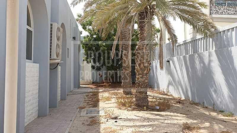 13 Beautiful 4 Bedroom Villa for Rent in Umm Al Sheif