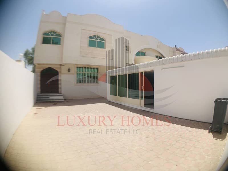 Spectacular Private Villa near Dubai Road