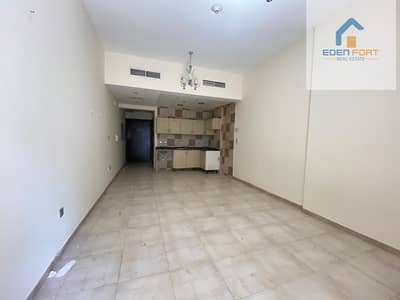 Chiller Free Studio in Hamza Tower for Rent . .