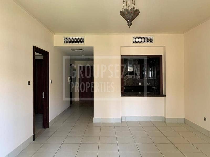 4 1 Bed Apartment for Rent in Old Town