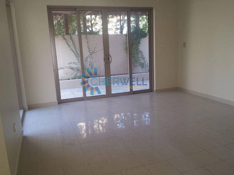 Hot Deal | Elegant And Luxurious Townhouse | Vacant Soon Hot Deal | Elegant And Luxurious Townhouse | Vacant Soon