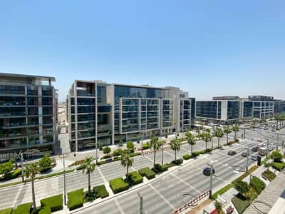 Open and Bright Space | Boulevard View | 13 Months Open and Bright Space | Boulevard View | 13 Months