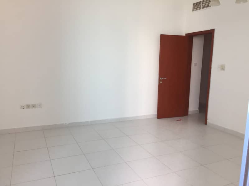 Big size one bedroom hull apartment flat with indoor parking Big size one bedroom hull apartment flat with indoor parking