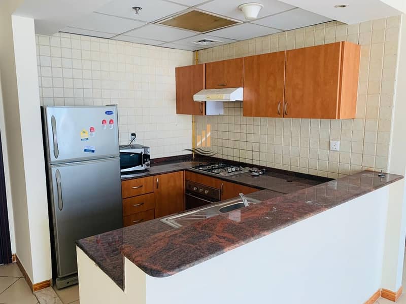 4 Very Well Maintained & Bright Apt close to Metro Station with Chiller Free