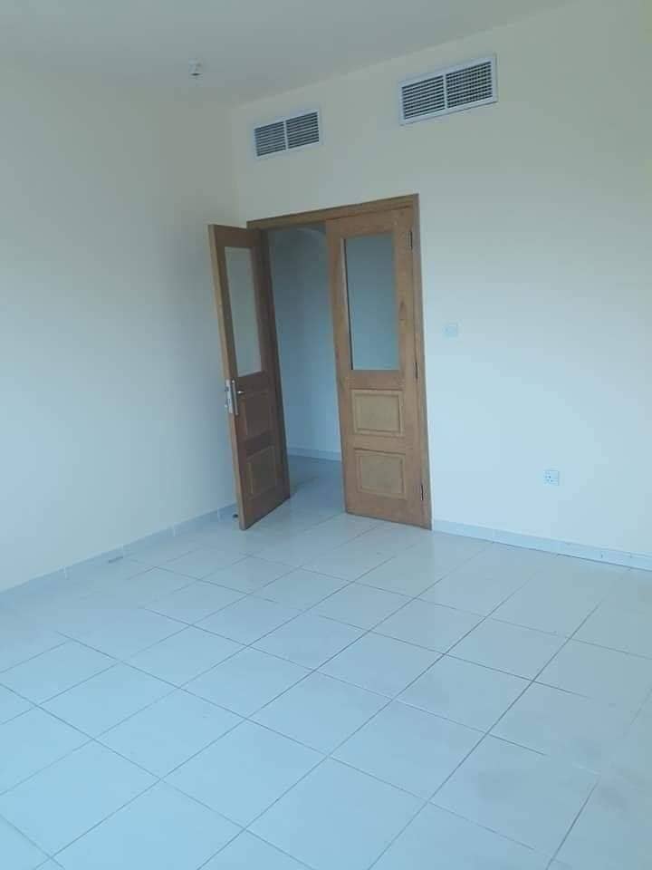 شقة في شارع المطار 1 غرفة 45000 درهم - 4762765