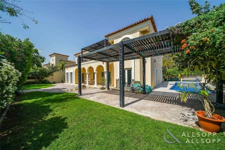 Upgraded Family Villa backing Main Park Upgraded Family Villa backing Main Park