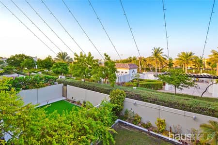 Pool backing | Single row | Beautifully landscaped Pool backing | Single row | Beautifully landscaped