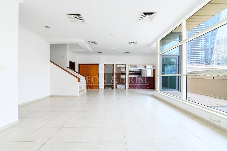 Massive Terrace I Rare Duplex I Clean Villa I Vacant Massive Terrace I Rare Duplex I Clean Villa I Vacant
