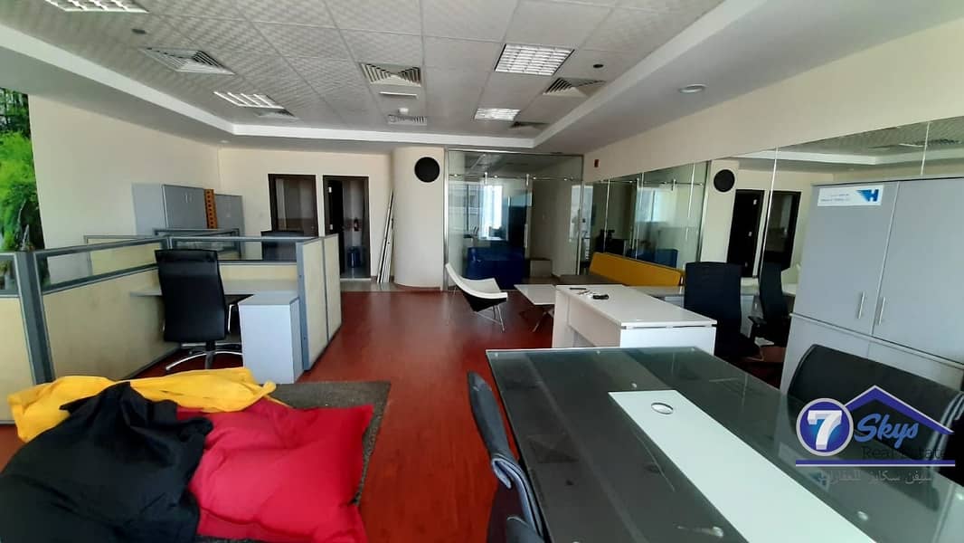 Fitted w/ Partitions | Bright Office | 4 Parkings.