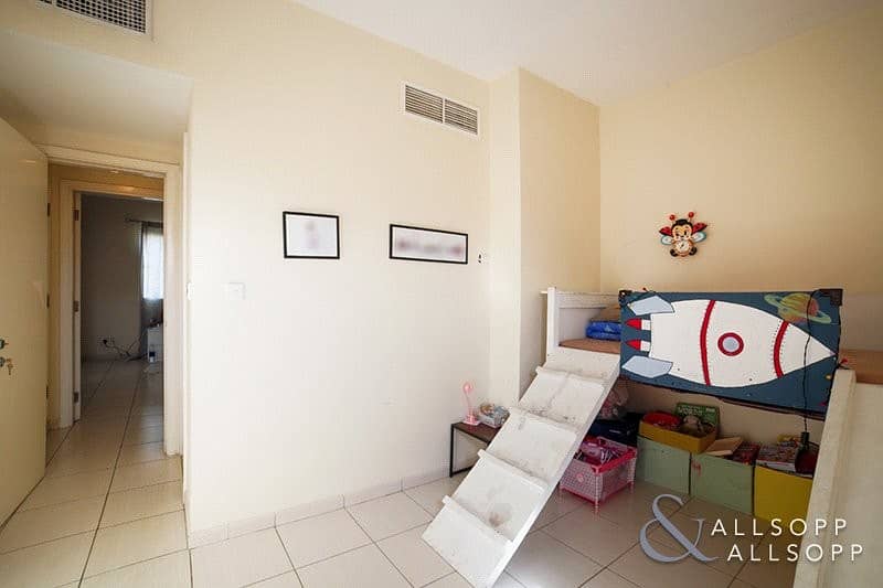10 Great Location | 2 Beds Plus Study | Well Maintained