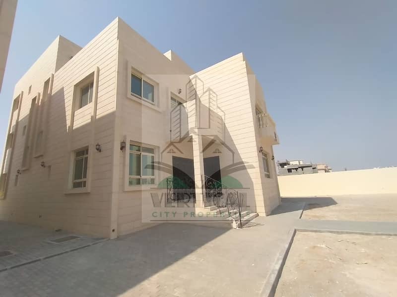فيلا رائعة أول ساكن بمدينة محمد بن زايد 6 غرف نوم