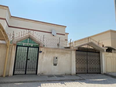 Excellent location house on a main street in Al Sabkha Excellent location house on a main street in Al Sabkha