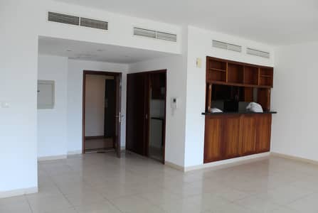 2 Bedroom Flat for Rent in The Views, Dubai - Spacious 2 BR apartment / Fountain & Partial Lake view / Clean and well maintained 2 Bedroom Flat for Rent in The Views, Dubai - Spacious 2 BR apartment / Fountain & Partial Lake view / Clean and well maintained