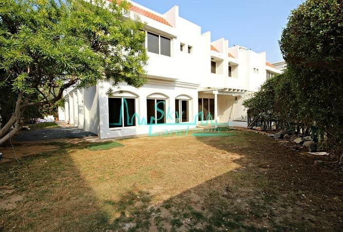 Spacious 4 bed+m|large private garden|shared pool