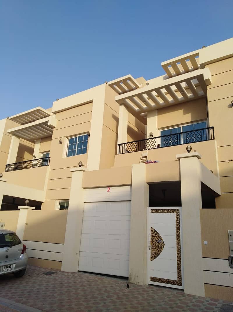 New villa for sale in Al Ittihad village in Ajman, stone finishing, at a great price.
