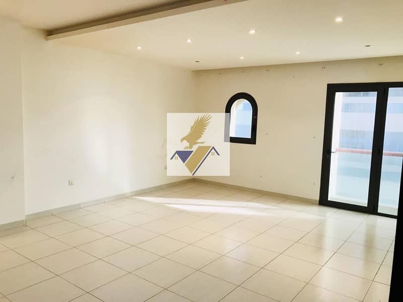 Renovated & Spacious 3BR+Maidsroom In Madinat Zayed 70k