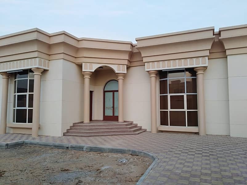 Villa for rent in Al Jurf area, super deluxe finishing and a very special location