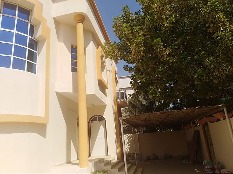 Villa for rent in Al Rawda 3 corner two streets at a great price.