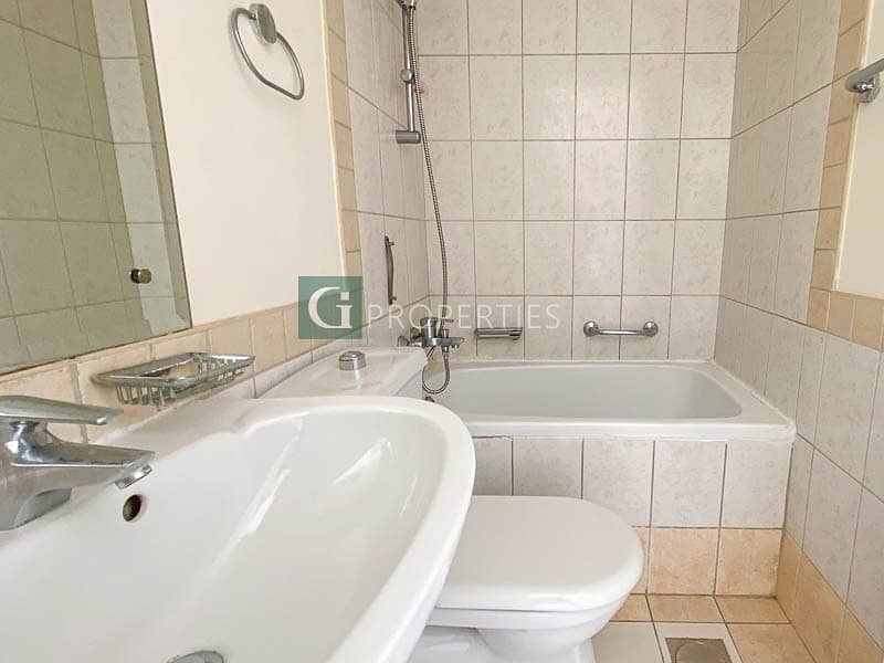 27 Landscaped Plot | Spacious 4M | Ready to Move