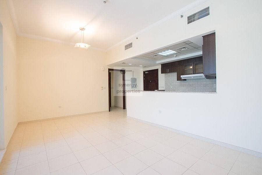 High floor | Well Maintained | Closed kitchen