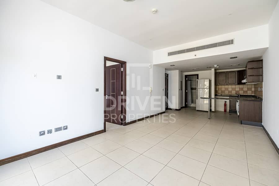 Elegant and Upgraded 1 Bedroom Apartment