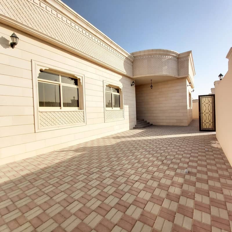 Mulhaq 3 Bedroom Hall with Separate Entrance and Yard in Al Shamkha