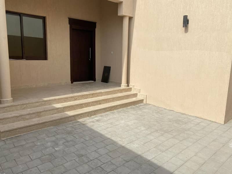 SEPARATE ENTRENCE MOLHAQ WITH 3 BEDROOMS HALL , FRONT YARD AND MAIDS ROOM FOR RENT AT MBZ CITY.