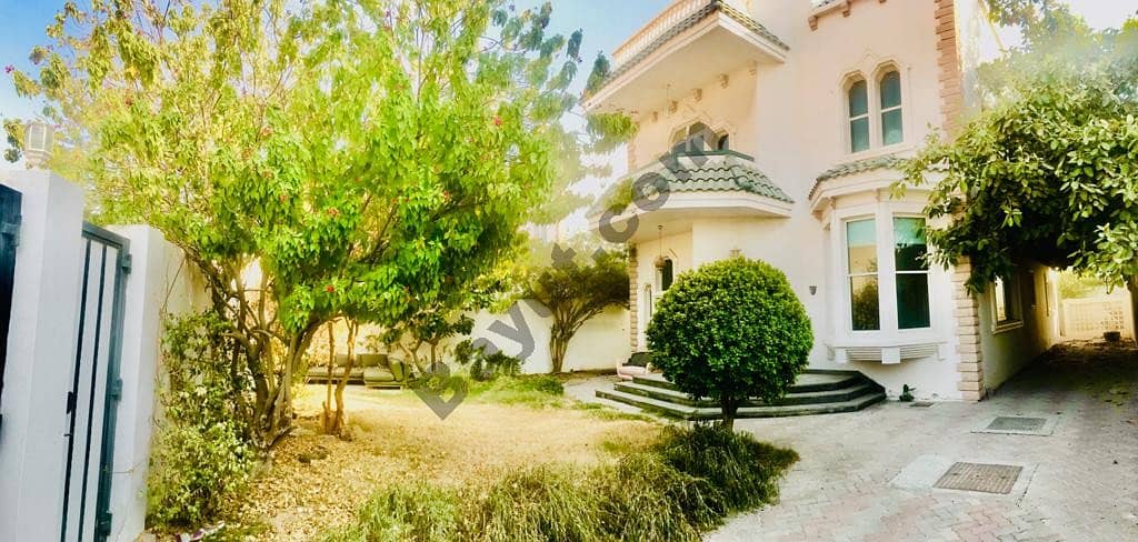 Very nice 5 bedroom independent villa with pvt garden in Umm Suqeim 3